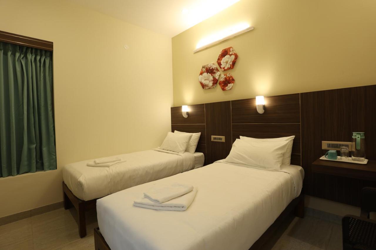 Minas Manor Hotel Tiruchirappalli Exterior photo
