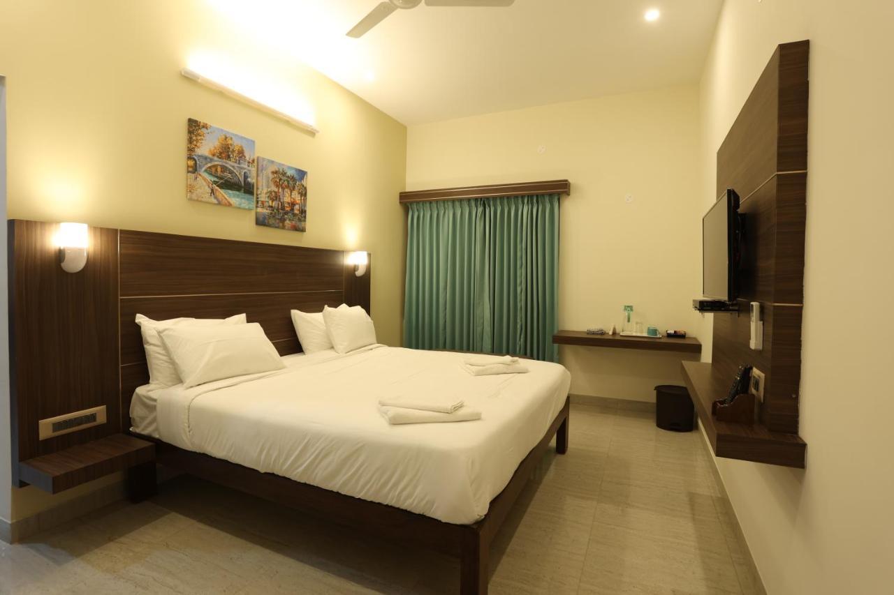 Minas Manor Hotel Tiruchirappalli Exterior photo