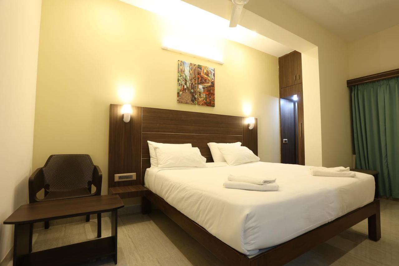 Minas Manor Hotel Tiruchirappalli Exterior photo