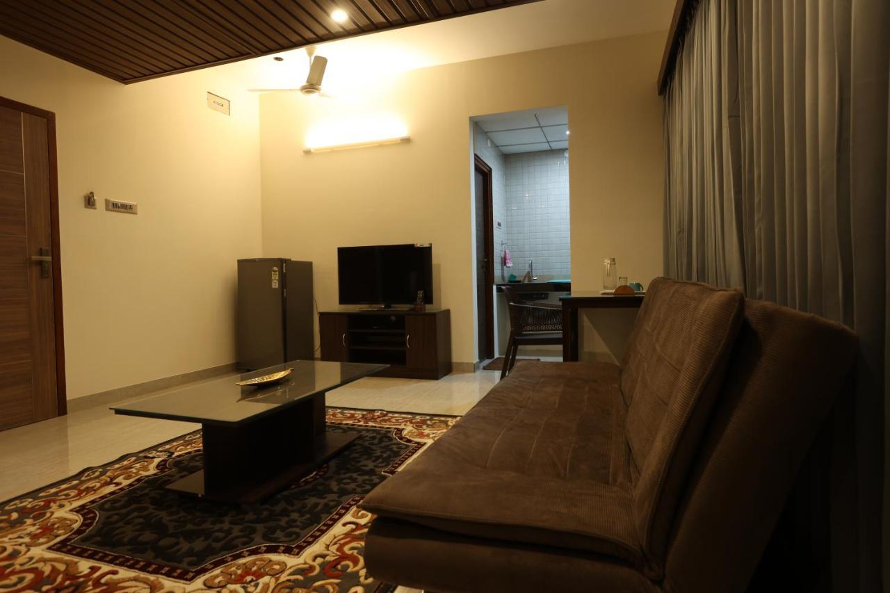Minas Manor Hotel Tiruchirappalli Exterior photo
