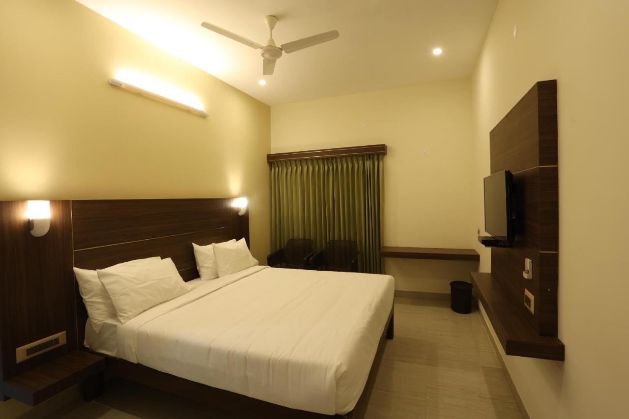 Minas Manor Hotel Tiruchirappalli Exterior photo