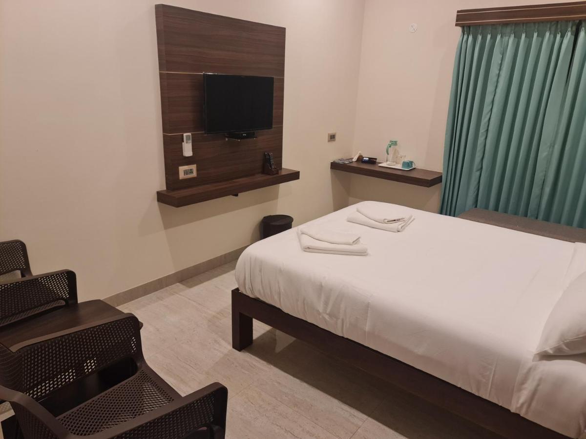 Minas Manor Hotel Tiruchirappalli Exterior photo